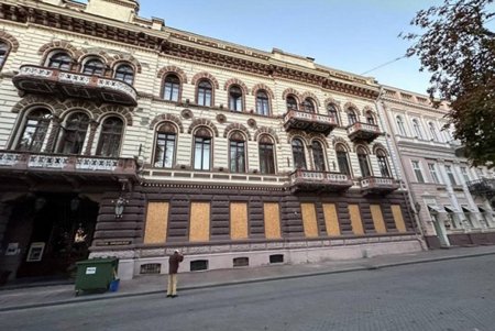 В результате ракетного обстрела в Одессе повреждены девять памятников культурного наследия, внесенные в охранную зону ЮНЕСКО (фото)