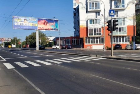 На Святослава Рихтера обновили дорожную разметку (фото)