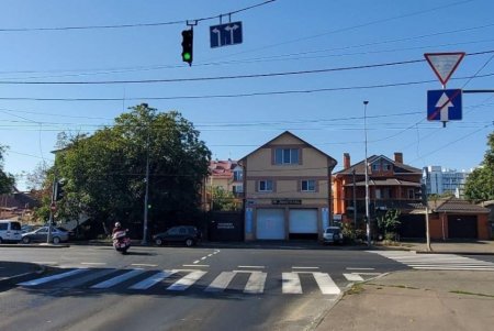 На Святослава Рихтера обновили дорожную разметку (фото)