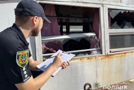 Второй день массированной вражеской атаки на Одессу и область: повреждены припортовая и пограничная инфраструктуры, зернохранилища, грузовые машины, пострадали люди (фоторепортаж) 