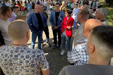 Работники образовательной сферы Одессы проводят акции в поддержку украинских защитников (фото)