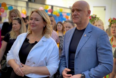 Работники образовательной сферы Одессы проводят акции в поддержку украинских защитников (фото)