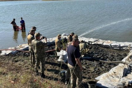 В молдавском озере нашли обломки ракеты (фото)