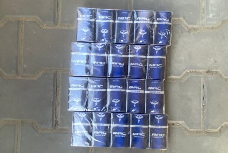 Автобус, «нашпигованный» контрафактными сигаретами, через пункт пропуска «Орловка» пытался выехать в Румынию (фото, видео)
