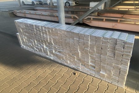 Автобус, «нашпигованный» контрафактными сигаретами, через пункт пропуска «Орловка» пытался выехать в Румынию (фото, видео)