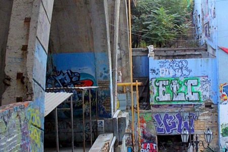 Деволановский: спуск с тремя мостами и сложной историей (фоторепортаж)