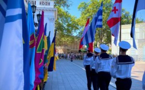 В День города на Думской площади торжественно подняли флаг Одессы (фото, видео)