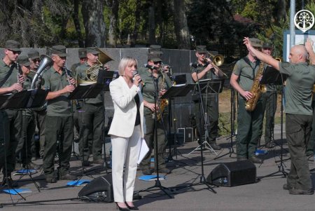  В Одессе торжественно отметили День защитников отечества (фото)