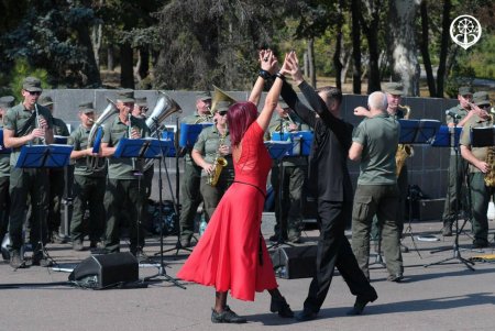  В Одессе торжественно отметили День защитников отечества (фото)