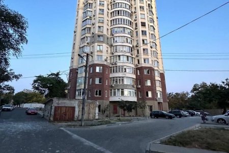 Последствия ракетного удара по Черноморску (фоторепортаж)