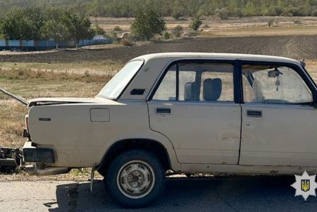 В Березовском районе столкнулись ВАЗ и мопед: один из водителей госпитализирован (фото)