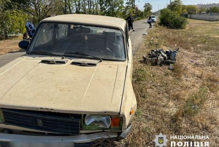 В Березовском районе столкнулись ВАЗ и мопед: один из водителей госпитализирован (фото)
