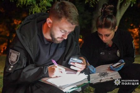 На одесском вокзале двое преступников силой вывели пассажирку из поезда и ограбили (фото, видео)