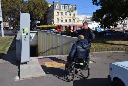 В Одессе восстанавливают систему электроподъемников для людей с инвалидностью в подземных переходах (фото)