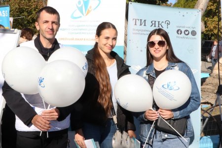 На фестивале обученные собаки помогали одесситам преодолевать стресс (фото)