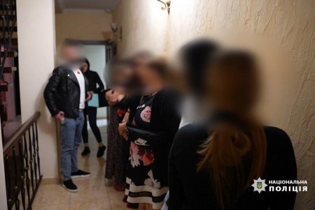 Группа одесситок организовала бордели в арендованных квартирах (фото, видео)
