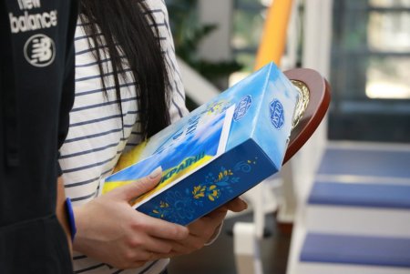 В Одесской мэрии перечислили однодневный заработок на приобретение бионического протеза раненому матросу (фото)