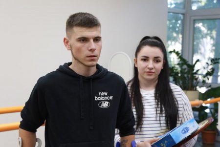 В Одесской мэрии перечислили однодневный заработок на приобретение бионического протеза раненому матросу (фото)