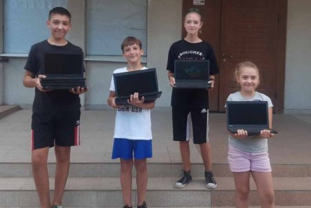 Воспитанники одесского инклюзивно-ресурсного центра получили нетбуки от благотворительной организации (фото)