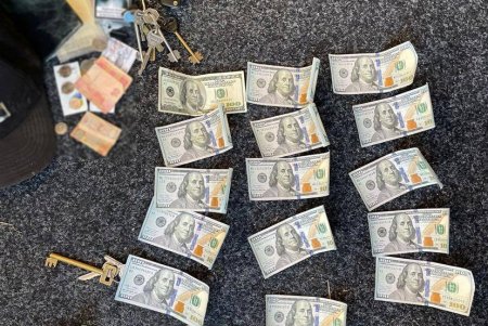 В Одессе сотрудник полиции с подельником пытались незаконно переправить за границу двух уклонистов (фото)