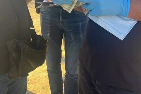 В Одессе сотрудник полиции с подельником пытались незаконно переправить за границу двух уклонистов (фото)