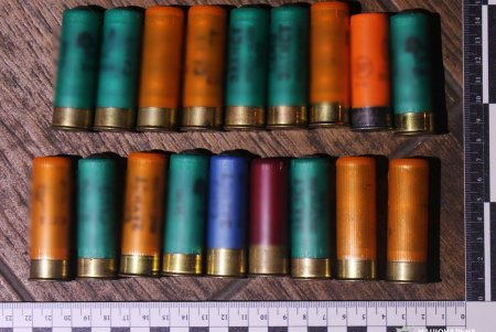 Житель одесской многоэтажки пытался решить конфликт с помощью помпового ружья и страйкбольных гранат (фото)