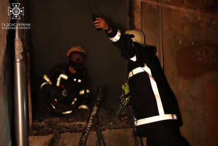 Одесские пожарные ликвидировали пожар в жилом доме на Софиевской (фото, видео)
