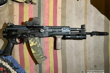 Одесские правоохранители задержали торговцев автоматическим оружием (фото)