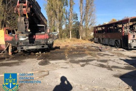 В результате ракетного обстрела территории судоремонтного завода число пострадавших возросло до четырех (фото)