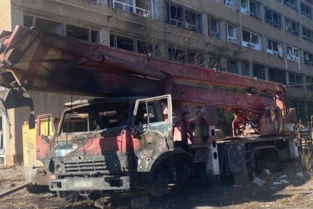 В результате ракетного обстрела территории судоремонтного завода число пострадавших возросло до четырех (фото)