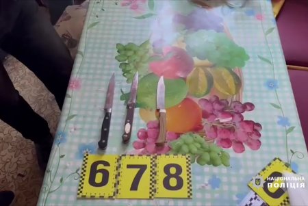 В Одессе полицейские оперативно задержали злоумышленника, ворвавшегося на станцию скорой помощи и ударившего ножом медработника (фото, видео)