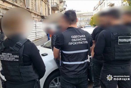 Одесский священник вместе со стоматологом и безработным организовали схему незаконной переправки призывников за границу (фото, видео)