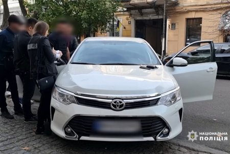 Одесский священник вместе со стоматологом и безработным организовали схему незаконной переправки призывников за границу (фото, видео)