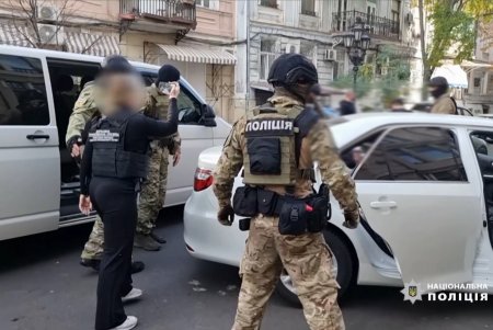 Одесский священник вместе со стоматологом и безработным организовали схему незаконной переправки призывников за границу (фото, видео)
