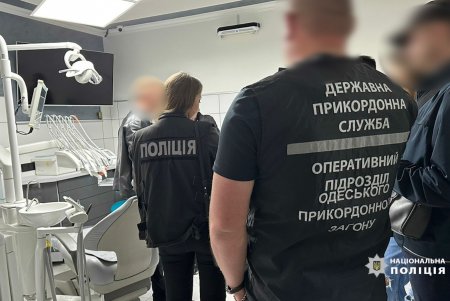 Одесский священник вместе со стоматологом и безработным организовали схему незаконной переправки призывников за границу (фото, видео)