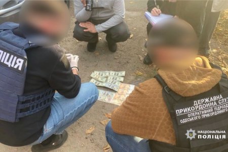 Одесский священник вместе со стоматологом и безработным организовали схему незаконной переправки призывников за границу (фото, видео)
