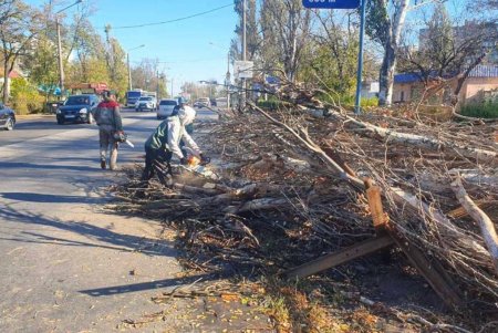 Коммунальщики ликвидируют последствия непогоды (фото, обновлено)