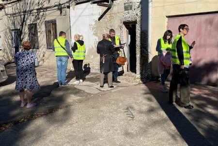 Ночная атака на Одессу: повреждены многоквартирные дома, автомобили, инфраструктура и художественный музей (фоторепортаж)