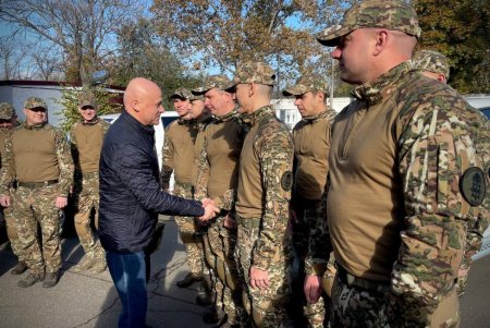 Одесские власти передали саперному подразделению три пикапа, приобретенных за счет бюджета города (фото, видео)