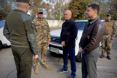 Одесские власти передали саперному подразделению три пикапа, приобретенных за счет бюджета города (фото, видео)