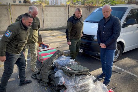 Одесса передала воинам бронеавтомобили для медэвакуации (фото)