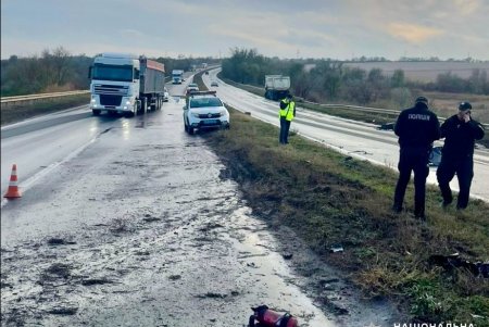 В Одесском районе Toyota Corolla столкнулась с грузовиком: водитель легковушки и его пассажирка погибли (фото) 