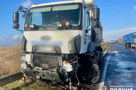 В Одесском районе Toyota Corolla столкнулась с грузовиком: водитель легковушки и его пассажирка погибли (фото) 