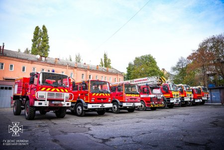 Спасатели Одесской области получили от благотворительного фонда восемь спецавтомобилей