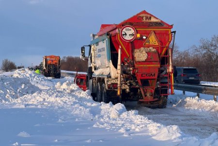 Одесские спасатели вызволили из снежного плена почти две тысячи человек (фото)