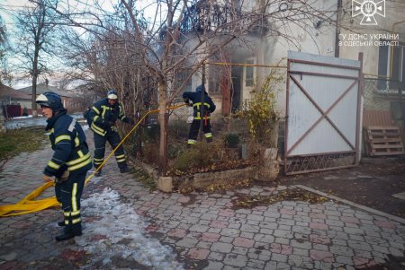 В Ананьеве в квартире многоэтажки горело имущество: хозяин госпитализирован с ожогами и отравлением угарным газом (фото)