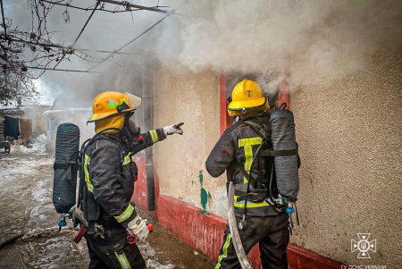 Одесские пожарные спасли двух младенцев и ликвидировали пожар в жилом доме (фото)