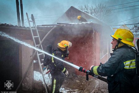 Одесские пожарные спасли двух младенцев и ликвидировали пожар в жилом доме (фото)