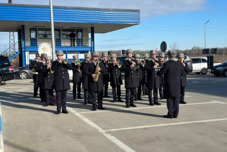 Пограничники Республики Молдова с оркестром поздравили одесских коллег (фото, видео)