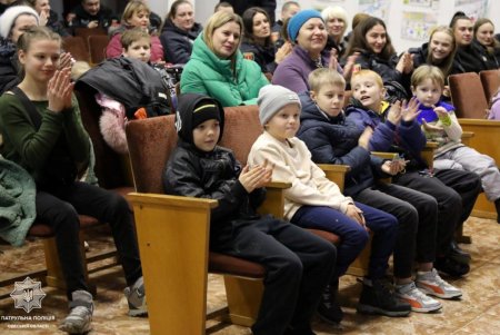 Патрульные провели праздник для детей, оказавшихся в сложных жизненных обстоятельствах (фото)